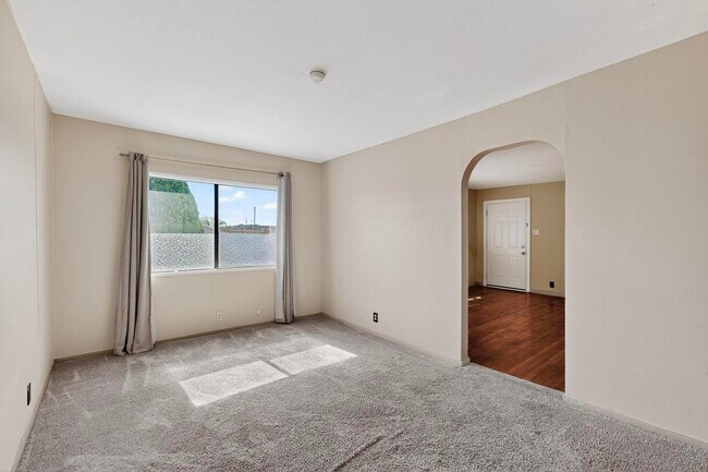 Building Photo - 156 Hilton Ave NW