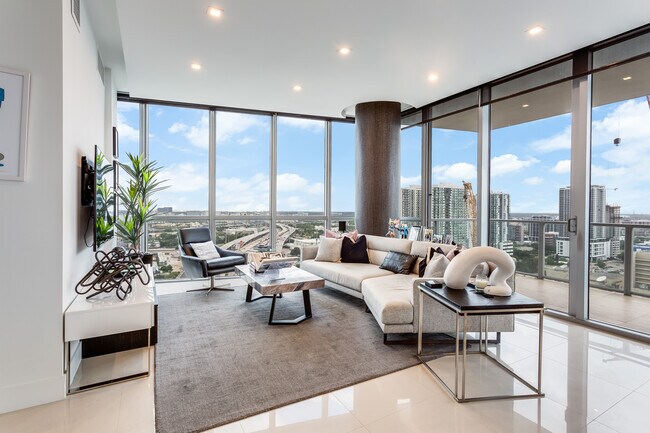 Building Photo - 1100 Biscayne Blvd