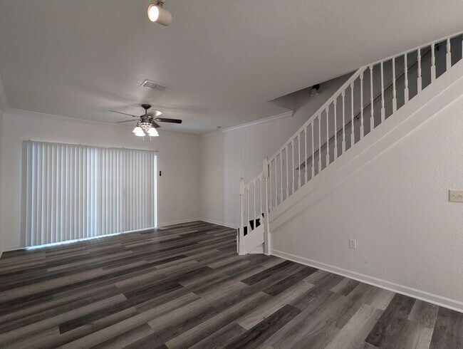 Building Photo - 4833 NW 46th Pl