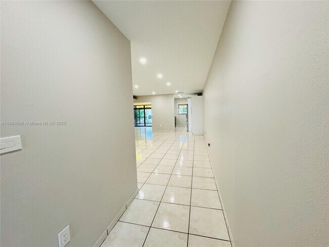 Building Photo - 6950 Sharpecroft Ct