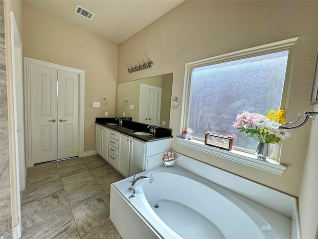 Building Photo - 15817 Rockingham St