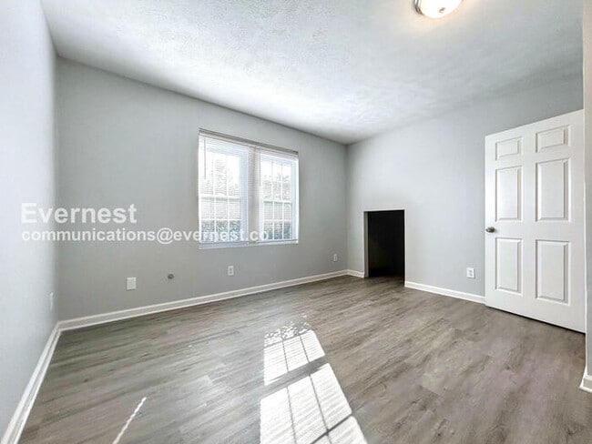 Building Photo - 30 Oak Grove Ln NW