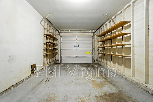 Building Photo - 5489 Glenville Cir