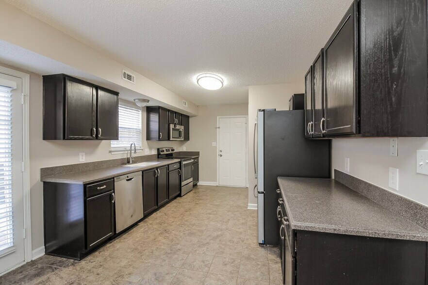 Building Photo - 520 River View Dr