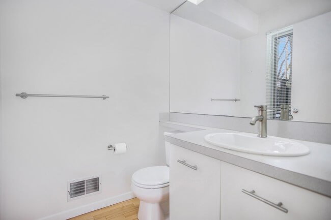 Building Photo - 18131 Mohawk Dr