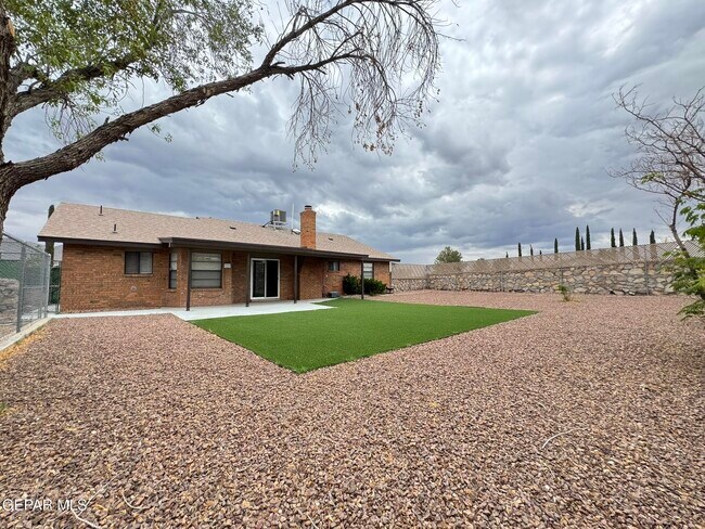 Building Photo - 701 Espolon Dr