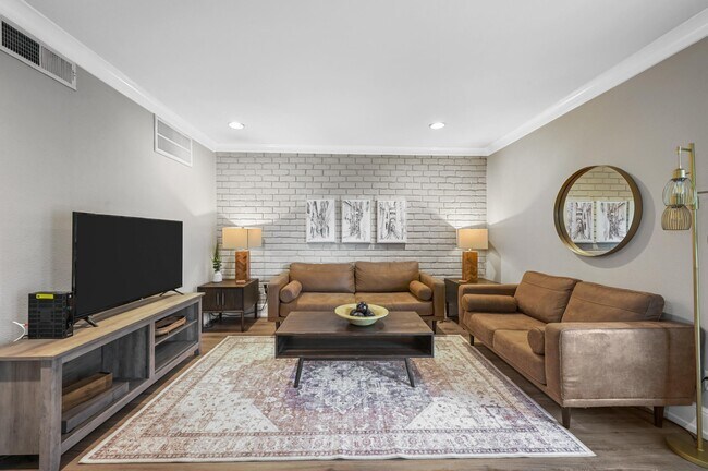 Building Photo - 10203 Regal Oaks Dr