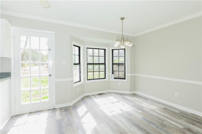 Building Photo - 2929 Pine Grove Dr