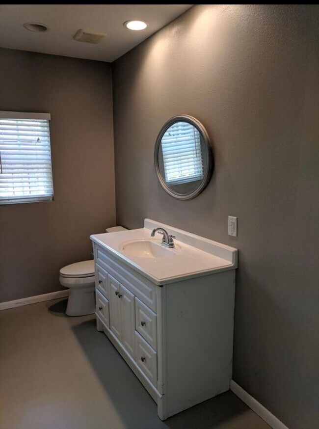 Building Photo - Charming and well-maintained home in the highly desirable Lakewood area of Dallas!