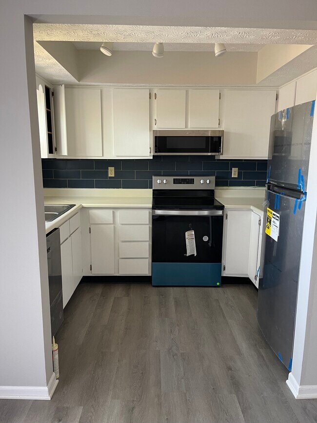 Building Photo - 6455 Brookedge Ct