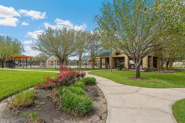 Building Photo - 21731 Sierra Long Dr