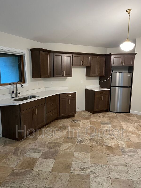 Building Photo - 50 Rustling Oaks Ln