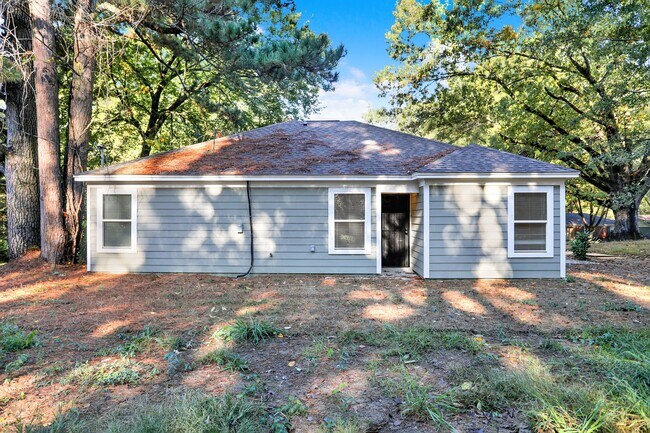 Building Photo - 2939 Lake Park Rd