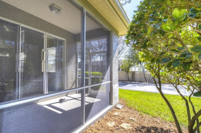 Building Photo - 3292 Covered Bridge Dr E