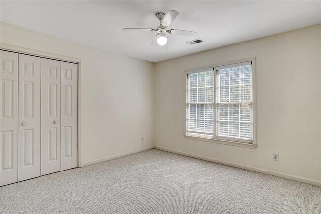 Building Photo - 510 Jacaranda Ct