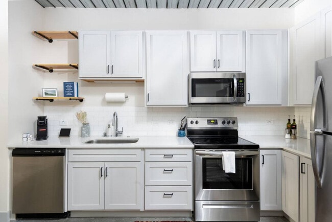 Building Photo - 1009 W Juneau Ave