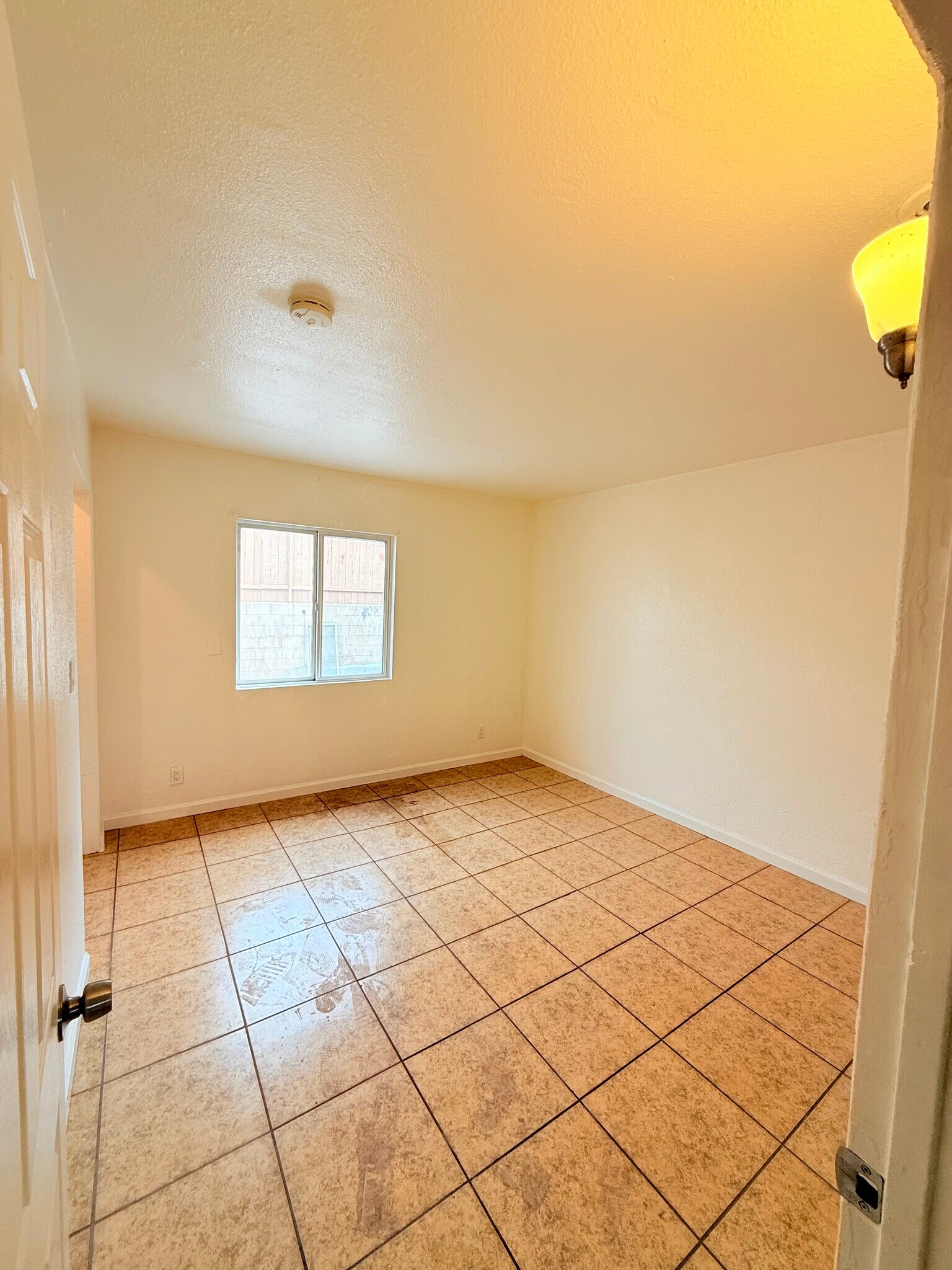 Building Photo - 663 Cadman St