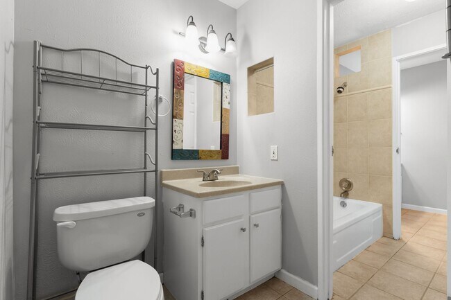 Building Photo - 2BR SFR • Stainless Appliances • Resort Amenities in Denver