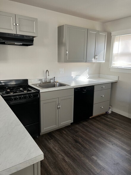 Building Photo - 511 E Greeley St