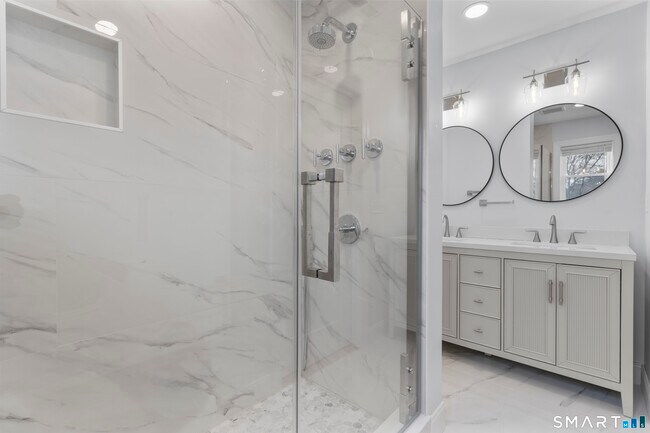 Building Photo - 183 Vesper St