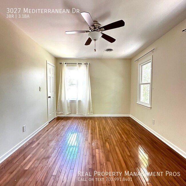 Building Photo - 3027 Mediterranean Dr