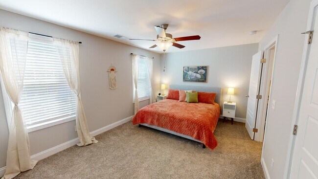Building Photo - Charming 3-Bedroom Home with Modern Finish...
