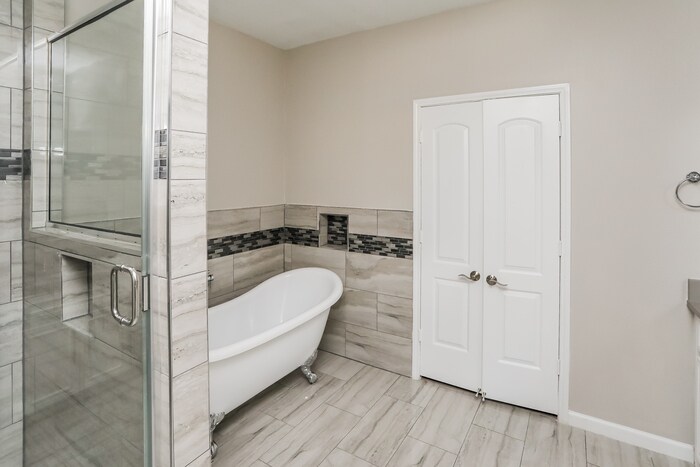 Building Photo - 721 Shady Meadow Ln