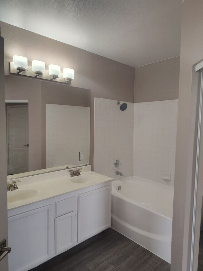 Building Photo - Constanso Ave. 202