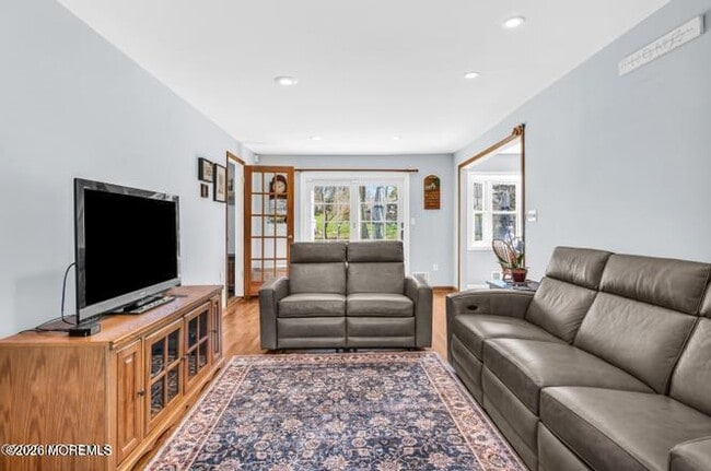Building Photo - 11 Benet Dr