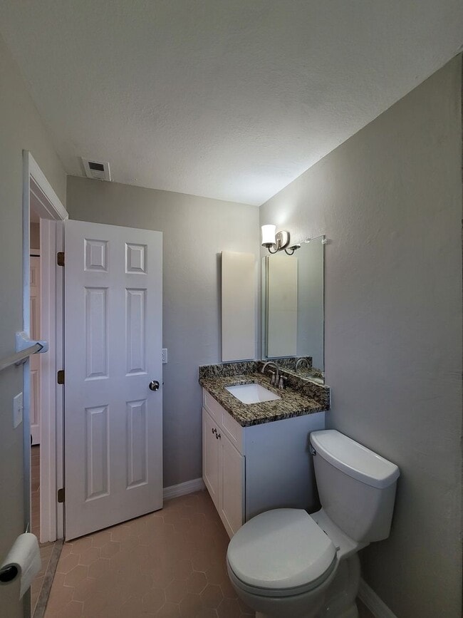 Building Photo - Duplex for rent