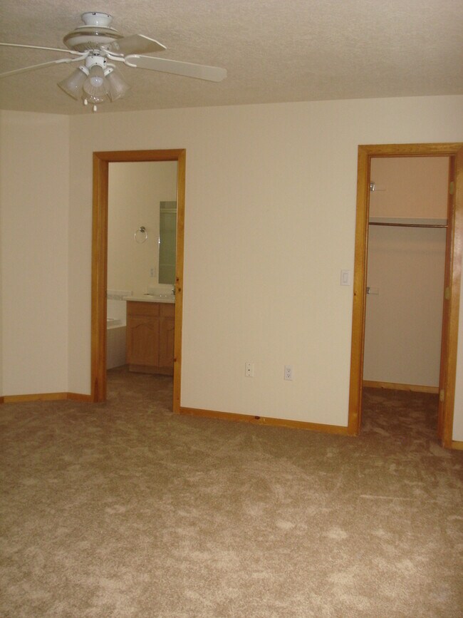 Building Photo - 6124 Nassif Ct NW