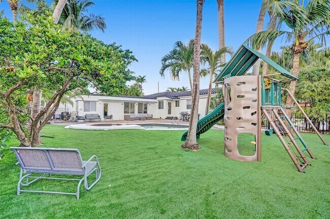 Building Photo - 725 Harrison St