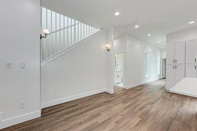 Building Photo - 401 Delmar Ave
