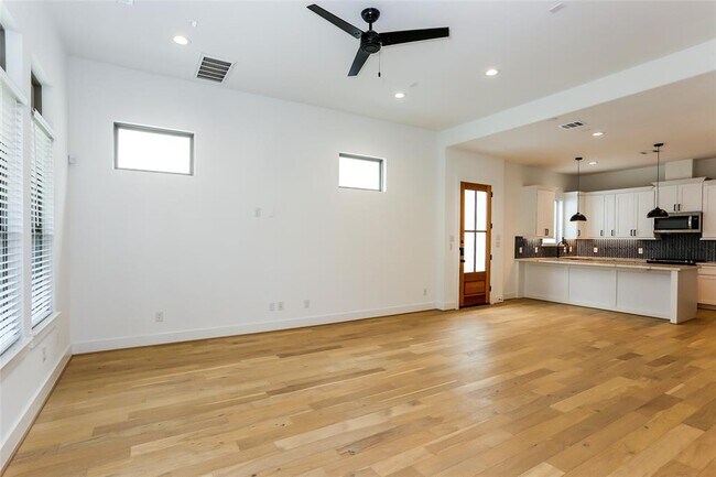 Building Photo - 3036 Truxillo St
