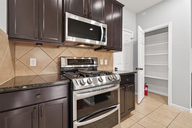 Building Photo - 6719 Sharpstone Creek Ln