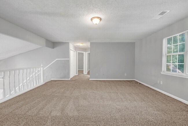 Building Photo - Charming 3 Bed, 2.5 Bath Home on a Quiet C...