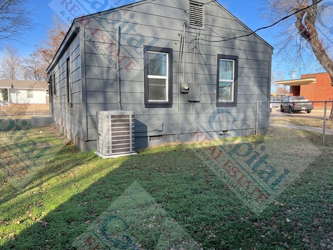 Building Photo - Cozy 2 Bedroom