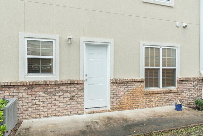 Building Photo - 1496 Bentley Cir