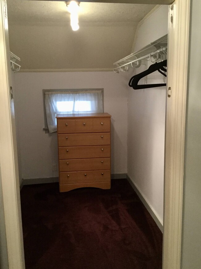 small bedroom, office, or walk-in closet - 314 Crosby St