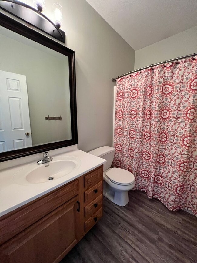 Building Photo - Available Now – Spacious 4 Bedroom / 3 Bat...