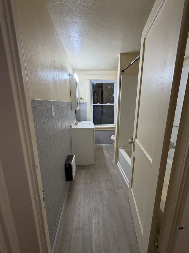 Building Photo - 903 Cliff St