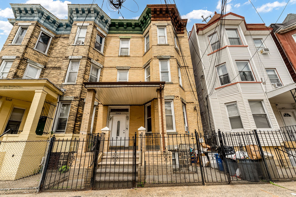 Building Photo - 393 Baldwin Ave