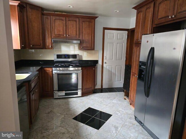 Building Photo - 7213 Adelphi Rd