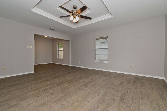 Building Photo - 4008 Templeton St