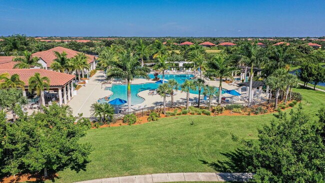Building Photo - "Spacious 2-Bed, 2-Bath W/Den Condo Retrea...