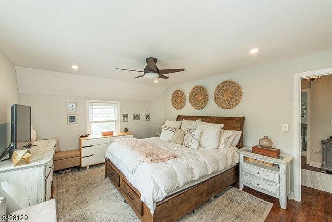 Building Photo - Single Family Home For Rent