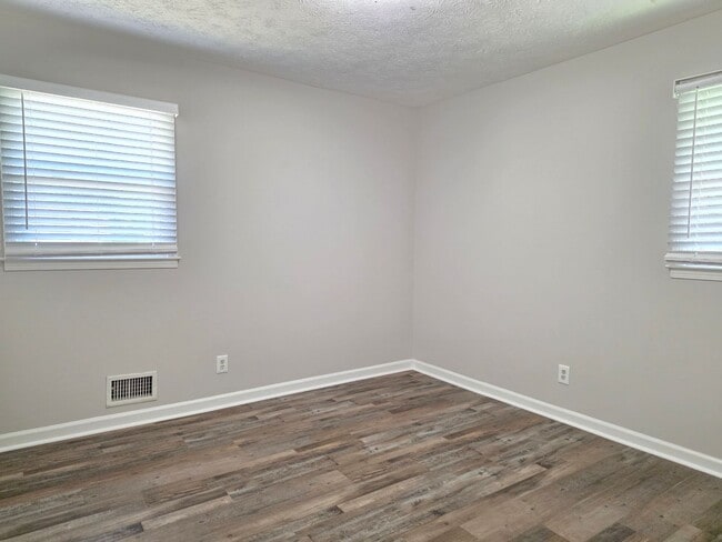 Building Photo - Rare 3 bed 2 bath ranch located in Marietta