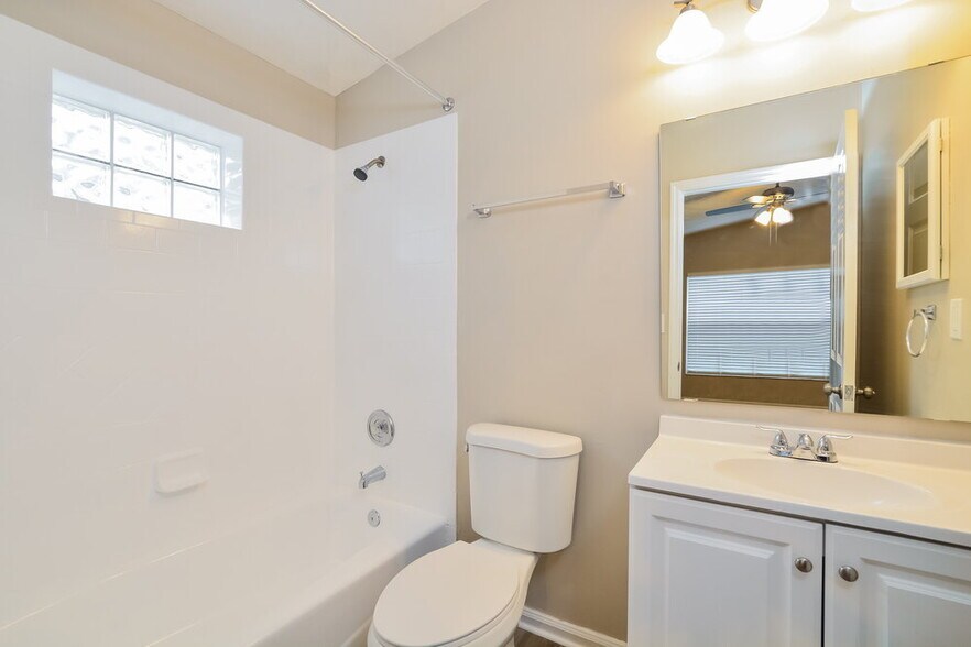 Building Photo - 432 Jeffers St