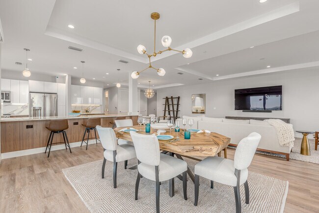 Building Photo - 41 SW Seminole St