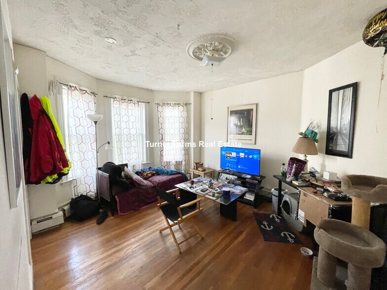 Primary Photo - 20 Howell St